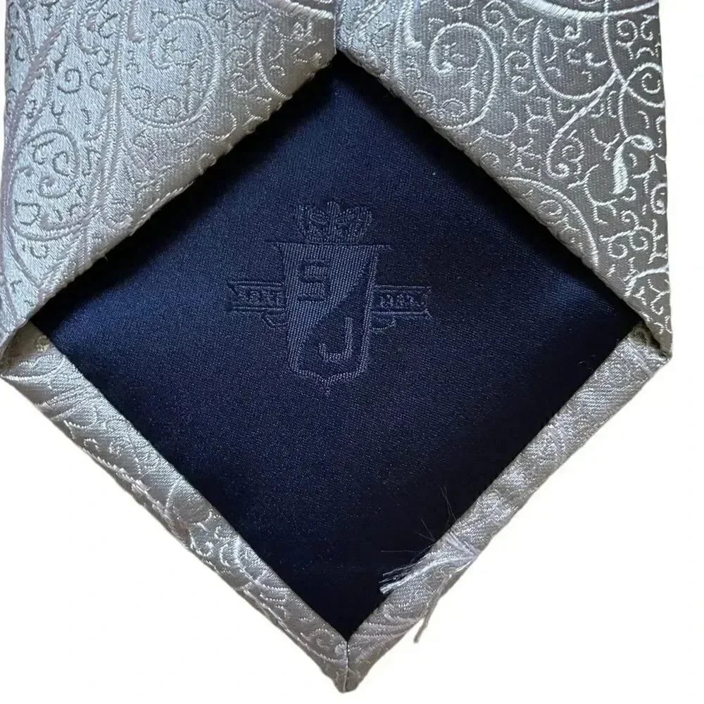 Sean John Light Grey Scroll Pattern 100% Silk Handmade Neck Tie Size Regular